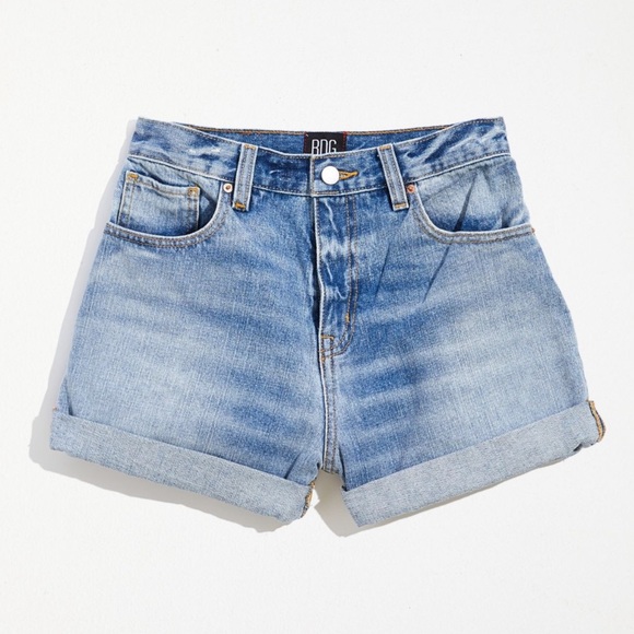 BNWT UO BDG High Waisted Light Wash Mom Shorts